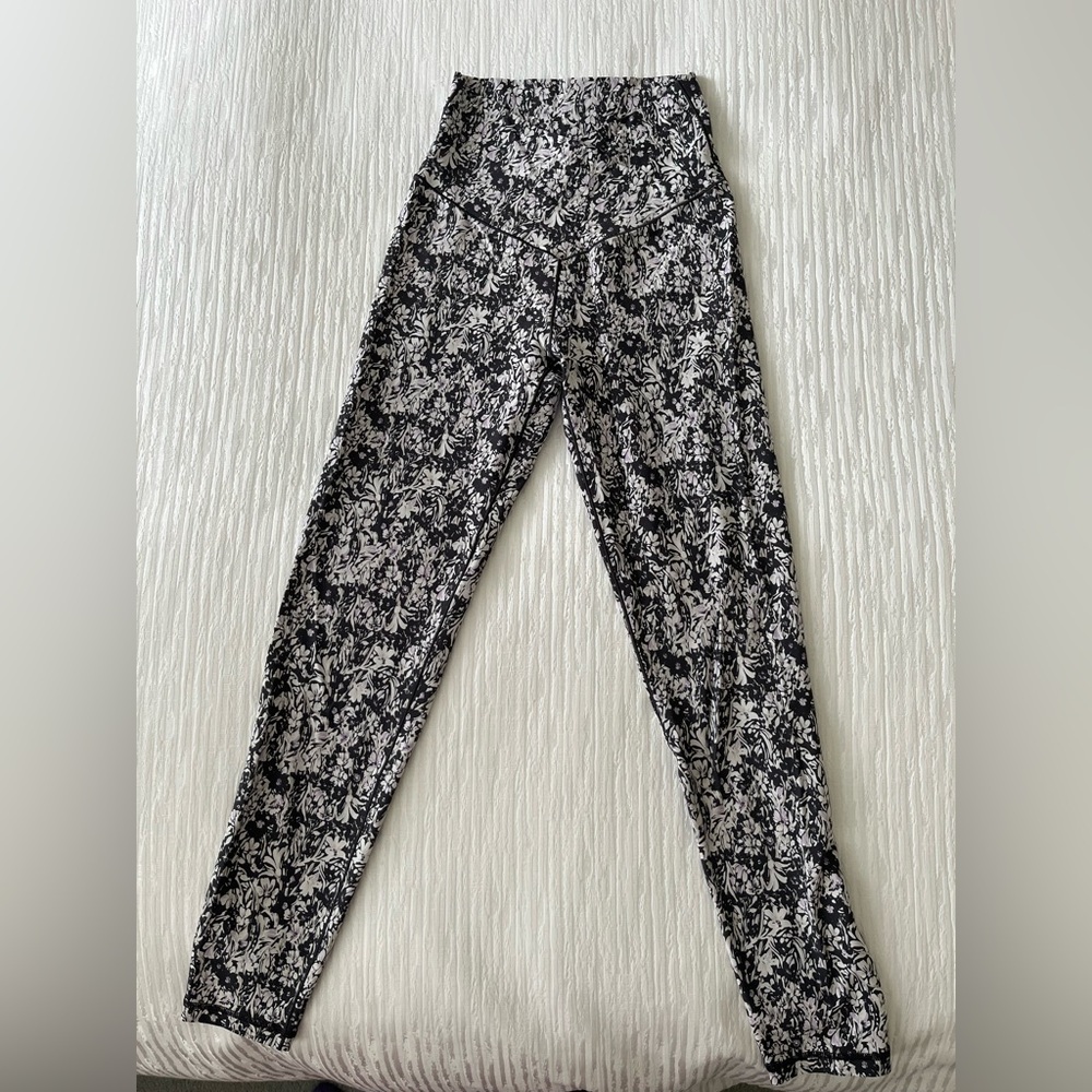 Aerie Black and White Floral Leggings
